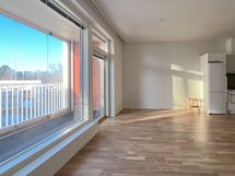 Asunnon huonekorkeus on 2,85 metriä.