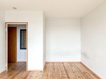 Alkovin mitat ovat 198cm x 122cm