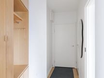 Näkymä ulko-ovelle