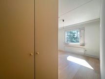 Eteisessä on säilytystilaa.