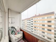 Kodissa on lasitettu parveke.