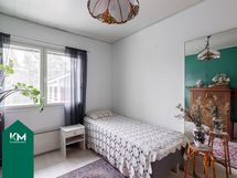 Alakerran makuuhuone