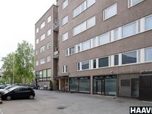 Käynti sisäpihan puolelta