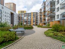 Taloyhtiön sisäpihaa.