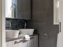 Yläkerran WC/kylpyhuone