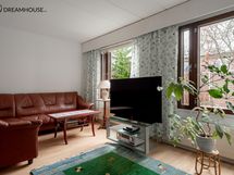 Makuuhuone, jonka saa jaettua kahdeksi eri huoneeksi