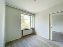 ikkunat lounaaseen sisäpihalle