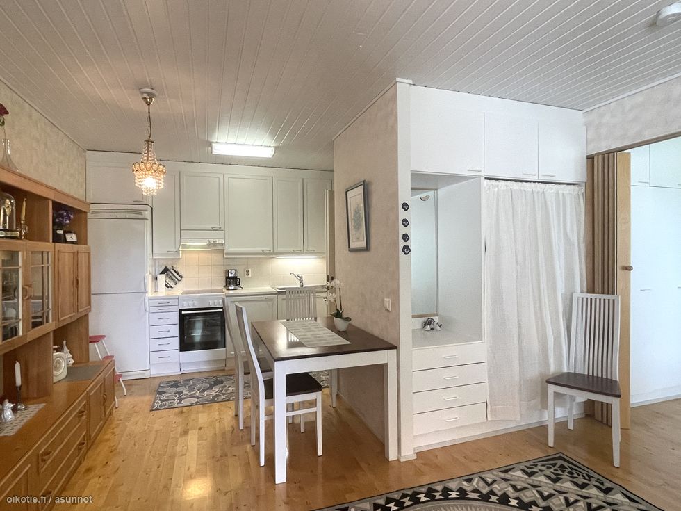 Olohuoneesta keittiöön