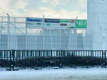 Kauppakeskus Niitty palveluineen on viiden minuutin kävelymatkan päässä.