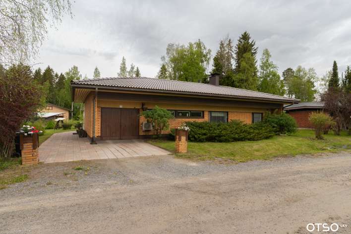 Omakotitalo, 4 mh, oh, k, apuk., 3 wc, kph, ph, s, työh+konehalli+tontti, 165,5/285,5 m², Enäjärvi, Pori