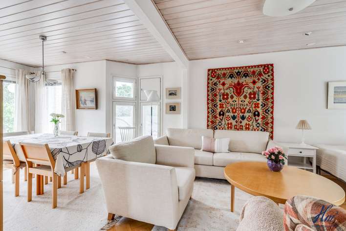 Omakotitalo, Ak: oh+k+aula+khh/th+kph/s+erillinen wc Yk: 3mh+kph/wc+vh+aula+lasitettu parveke, 167 m², Hirvensalo - Ansicht 4