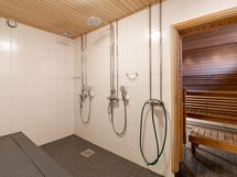 yhtiön saunan kylpyhuone