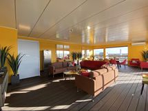 Taloyhtiön kattoterassi asukkaiden käytettävissä