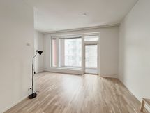 Asunnon huonekorkeus on 2,85 metriä.