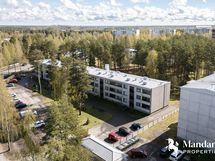 Ilmakuvaa. Oikealle piiloon jää S-Market. Taempana Pyykösjärvi.
