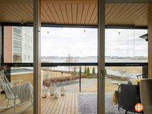 Lasiliukuovet parvekkeelle