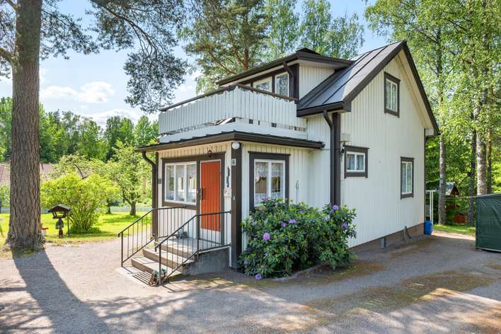 Omakotitalo, 5h, k, kph, lasitettu kuisti, parveke, vaatehuone, säilytystilaa, 112/124 m², Muurala, Espoo