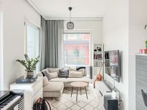 Olohuone ja keittiö muodostaa kivan keskustan tälle kodille ja se mahdollistaa monenlaisen sisusta-