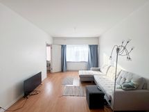 Tervetuloa 2.kerroksen kaksioon, hyvien kulkuyhteyksien äärelle. Myydään vuokrattuna.