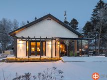 Lasikuisti ja terassit