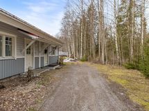 Rauhallinen sisäänkäynti.