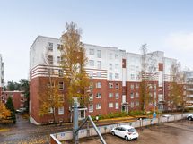 Julkisivu Kalastajanmäen puolelta