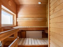 Tämä ikkunallinen sauna kutsuu saunomaan!
