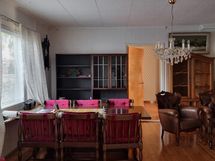 Olohuoneessa iso ikkuna