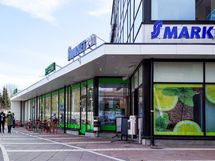 Pukinmäestä löytyy useampia ruokakauppoja, sekä apteekki. Tänne asunnolta kävelee noin 10 minuutissa