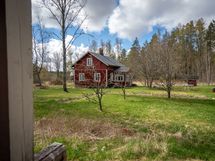 Tontti on reilu hehtaarin kokoinen