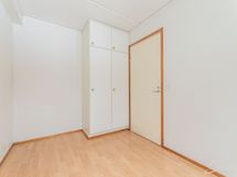 alakerran makuuhuone 1