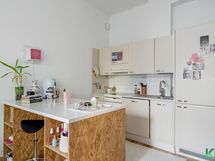 Keittiön yhteydessä saareke