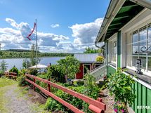 Näkymää pihalle ja Kutukuja