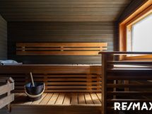 Yläkerran kylpyhuoneen yhteydessä oleva sauna
