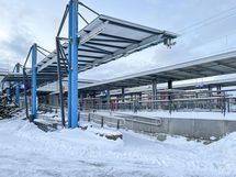 Juna-asemalle matkaa asunnolta 950m. Kävellen 14min.