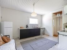 Alakerran keittiö