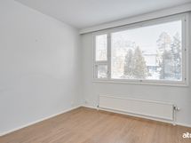 Makuuhuone 3 sisäpihan puolella.