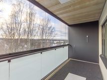 Tilava lasitettu parveke