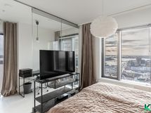 Näkymä makuuhuoneesta viherhuoneen suuntaan