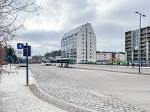 Klaukkalan Matkakeskus heti tien toisella puolella