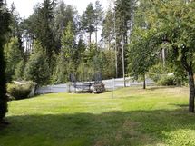 Vehreää pihapiiriä