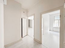 Eteinen on mukavan avara