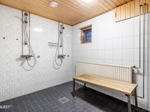 Taloyhtiön pesutilat.