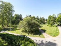 Näkymä Onnenpuistoon