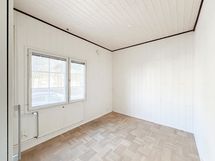 Alakerran toinen makuuhuone