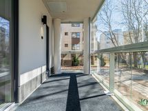 Tilava, oma lasitettu terassi