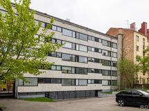 Yhtiön julkisivua sisäpihan puolelta