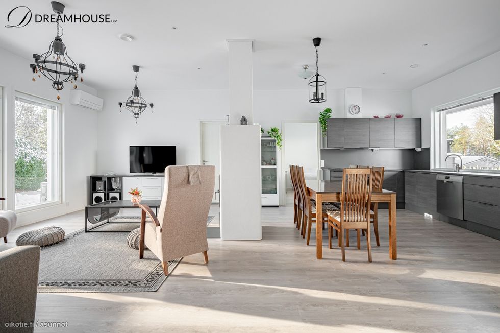 Upea v 2021 valmistunut omakotitalo Nikinmäessä!