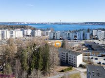 Julkisivukuva ilmasta nähtynä, Näsijärvinäkymin.