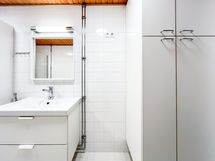 Pyykkikaappien vieressä paikka vaikka pesutornille!